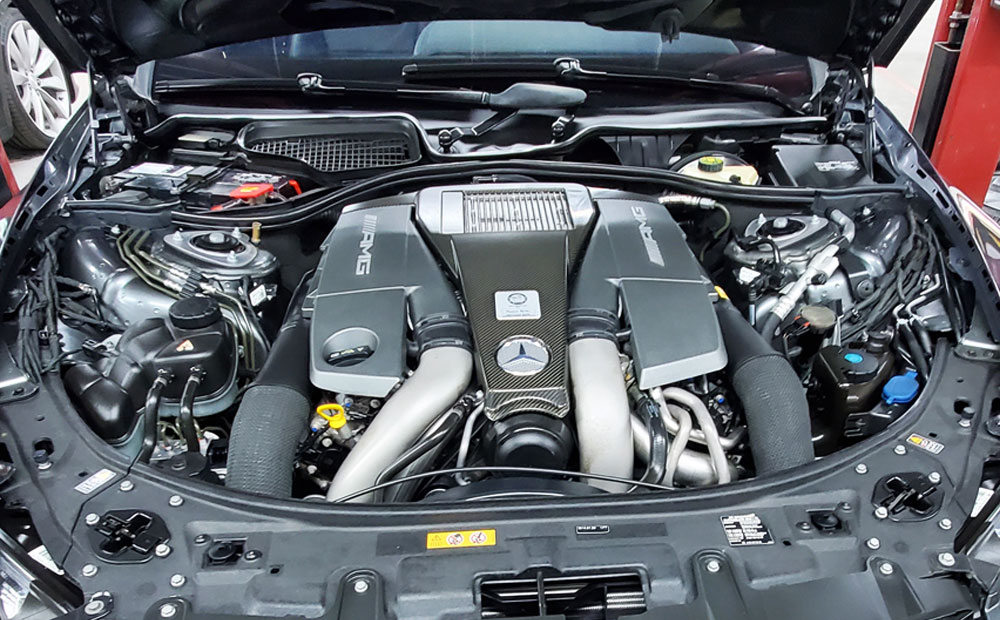 sports car inspection - mercedes sl63amg - engine inspection